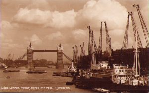 L686 London Tower Bridge and Pool Judges Ltd postcard