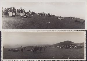Lot de 2 fotografii de la Târgul de Fete de pe Muntele Găina, cca anul 1934