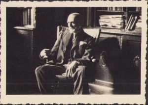 Ludovic Mrazec fotografiat de Constantin I. Motăș, anii 1930