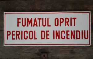 Tablă emailată protecția muncii - Fumatul oprit Pericol de incendiu - România comunistă