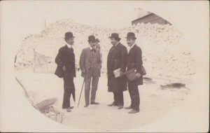 Participanți la Congresul Asociației române pentru înaintarea și răspândirea științelor ținut la Focșani fotografiați la fabrica de zahăr de la Mărășești, 1909