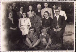 SS-Rottenführer cu Verwundetenabzeichen clasa a III-a și Infanterie-Sturmabzeichen