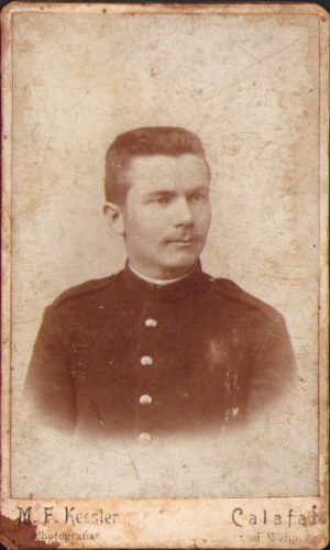 Soldat român în uniformă model 1895, studio Kessler, Calafat