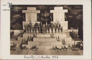 Fotografie cu jucării de epocă, Oravița, 1933