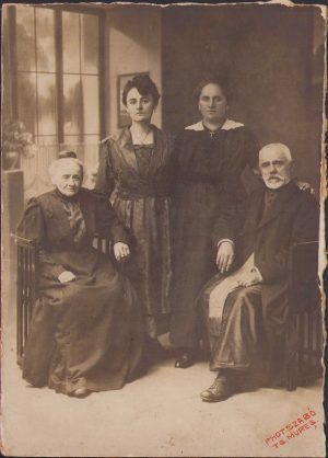 Preot, studio Szabo, Târgu Mureș