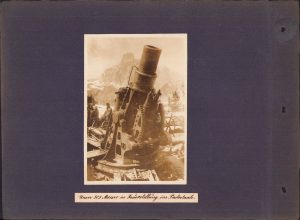 Lot de 2 poze de pe frontul italian, Primul Război Mondial: mortier austro-ungar calibru 350 mm la Pustertal și explozia unui proiectil de mortier greu italian calibru 280 mm