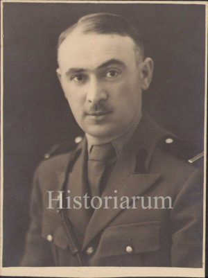 Ofițer român de artilerie, perioada regalității, studio Luvru
