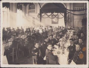 Ofițeri români la un mare banchet, studio Fischer, Sibiu, anii 1930