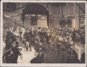 Ofițeri români la un mare banchet, studio Fischer, Sibiu, anii 1930