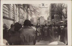 Salvatori pe ruinele blocului Scala din București, prăbușit în timpul cutremurului din anul 1977