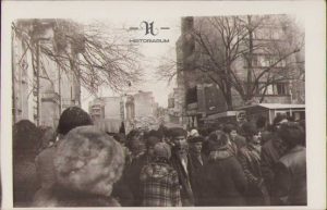 Salvatori pe ruinele blocului Scala din București, prăbușit în timpul cutremurului din anul 1977