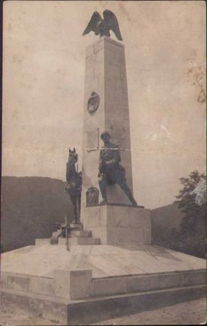 Monumentul eroilor cavaleriști de la Oituz