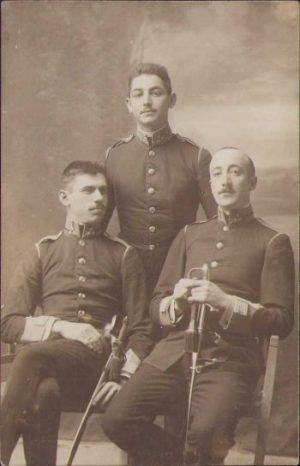 Cadeți austro-ungari cu săbii