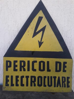 Tablă vopsită industrială - Pericol de electrocutare - România comunistă
