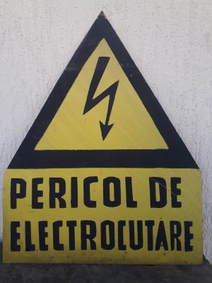 Tablă vopsită industrială - Pericol de electrocutare - România comunistă