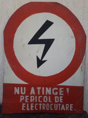 Tablă vopsită industrială - Nu atinge! Pericol de electrocutare - România comunistă