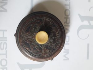 Buton de sonerie de epocă, din alamă și lemn, Art Nouveau