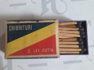 Cutie românească de chibrituri, plină cu chibrituri