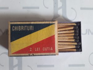 Cutie românească de chibrituri, plină cu chibrituri