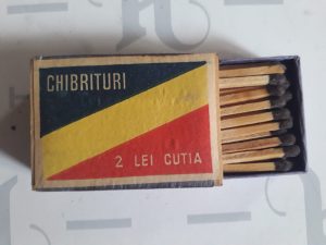 Cutie românească de chibrituri, plină cu chibrituri