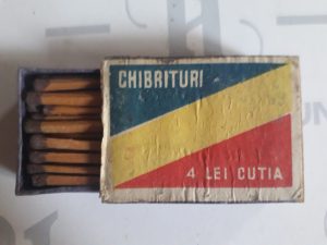 Cutie românească de chibrituri, plină cu chibrituri