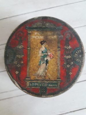 Cutie pentru pudră Pompeia L T Piver, perioada interbelică