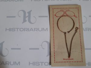 Lanț pentru prindere la ureche pince-nez sau zwicker, în ambalaj original, început de secol XX