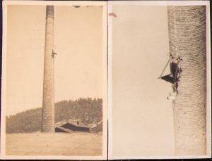 Lot de 2 poze cu muncitor lucrând la mare înălțime pe coș industrial, anii 1930