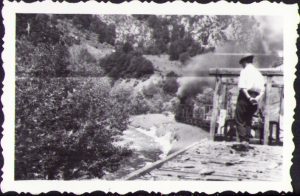 Locomotivă cu aburi și tren, 1965, Cheile Taia, județul Hunedoara