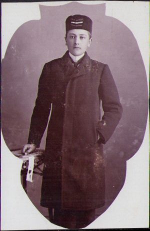 Tânăr cu bonetă maghiară, 1907, Transilvania