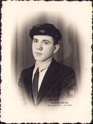 Elev, 1941, studio Ideal, București