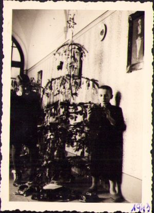 Pom de Crăciun, 1943