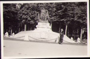 Monument în Nevers, Nievre, Franța, anii 1930