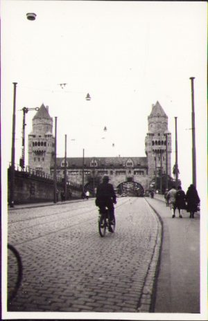 Hohenzollernbrücke in Köln, Germania, anii 1930