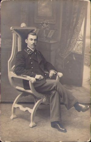 Funcționar rus în uniformă țaristă, 1914