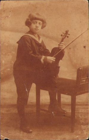 Copil cu vioară