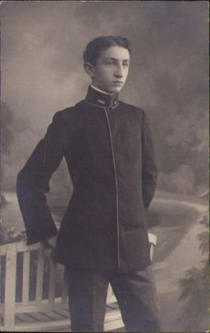 Elev român în uniformă, perioada regalității