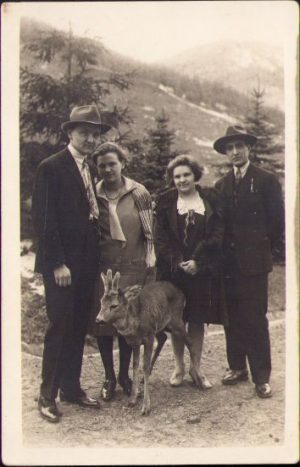 Fotografie cu căprior, România interbelică