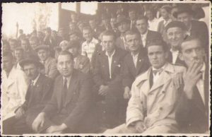 Tribună la meci de fotbal, România interbelică
