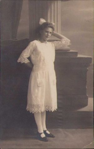 Femeie, fotografie început de secol al XX-lea
