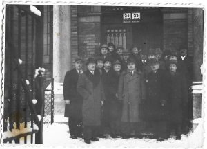 Profesorul Schwanner Jenő și medicii veterinari din teritoriile românești și iugoslave ocupate de Ungaria în Al Doilea Război Mondial la cursul din anul 1943