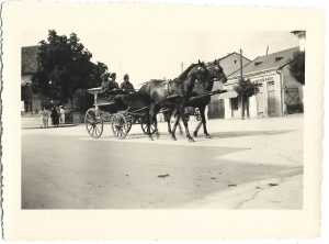 Militari români în trăsură, județul Cluj, anii 1930