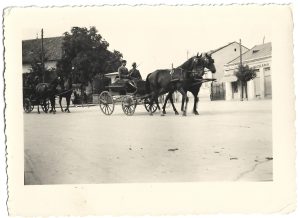 Militari români în trăsură, județul Cluj, anii 1930