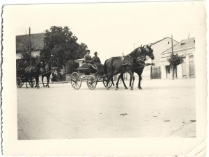 Militari români în trăsură, județul Cluj, anii 1930