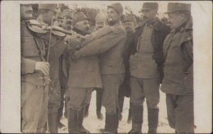 Militari austro-ungari dansând