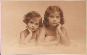 Copii, fotografie studio din Budapesta, 1936