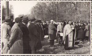 Slujbă religioasă în prezența unor membri din Straja Țării și a unor ofițeri, anii 1930, România