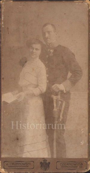 Ofițer austro-ungar cu sabie, decorat, studio Krzanowski, Cernăuți