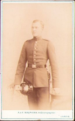 Militar german cu cască și sabie, studio Naumann, Leipzig