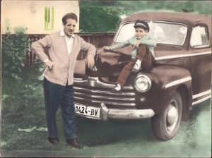 Automobil cu număr de înmatriculare de Brașov, fotografie colorizată